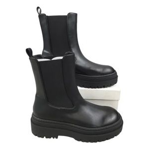 GOOD AMERICAN (Khloe Kardashian) Womens 
Chelsea Combat Lug. New in box